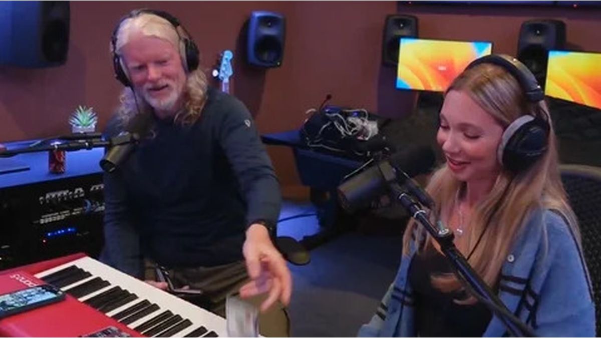 El CEO de Twitch generó polémica al dar una propina de dinero en efectivo a un streamer