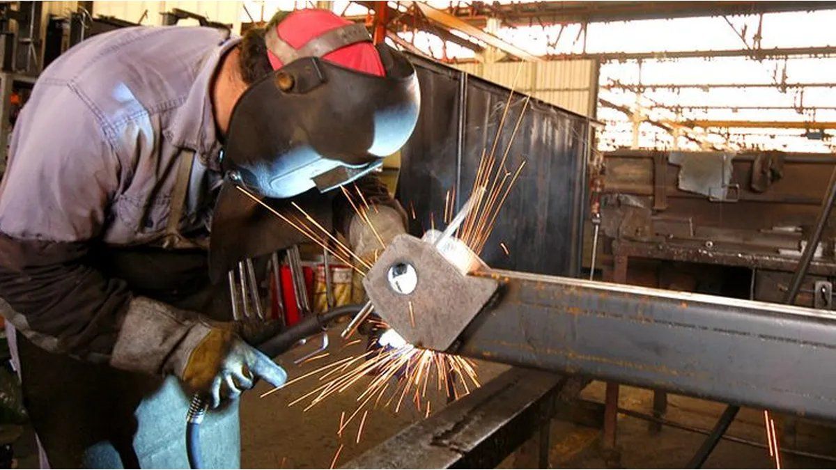 el Gobierno busca diluir la negociación colectiva de salarios y promete premio al mérito