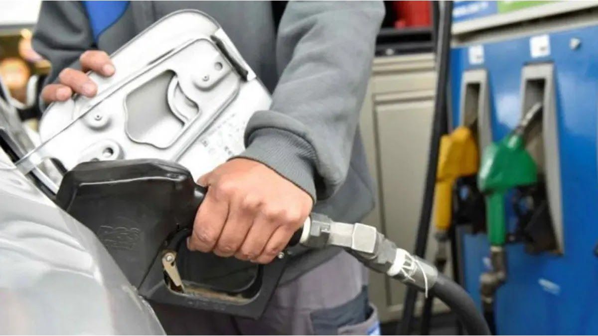 El Gobierno prorrogó la suba del impuesto a los combustibles para después de las elecciones legislativas