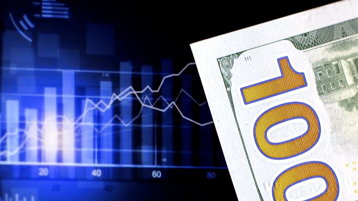 El dólar blue cayó, en sintonía con los financieros, y la brecha con el oficial bajó a mínimos de dos semanas