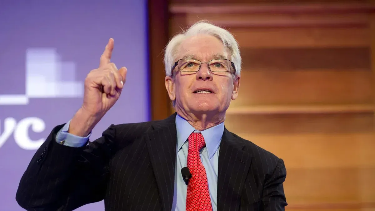 El magnate de Wall Street que ganó millones e intentaron sabotear su empresa: quién es Charles Schwab