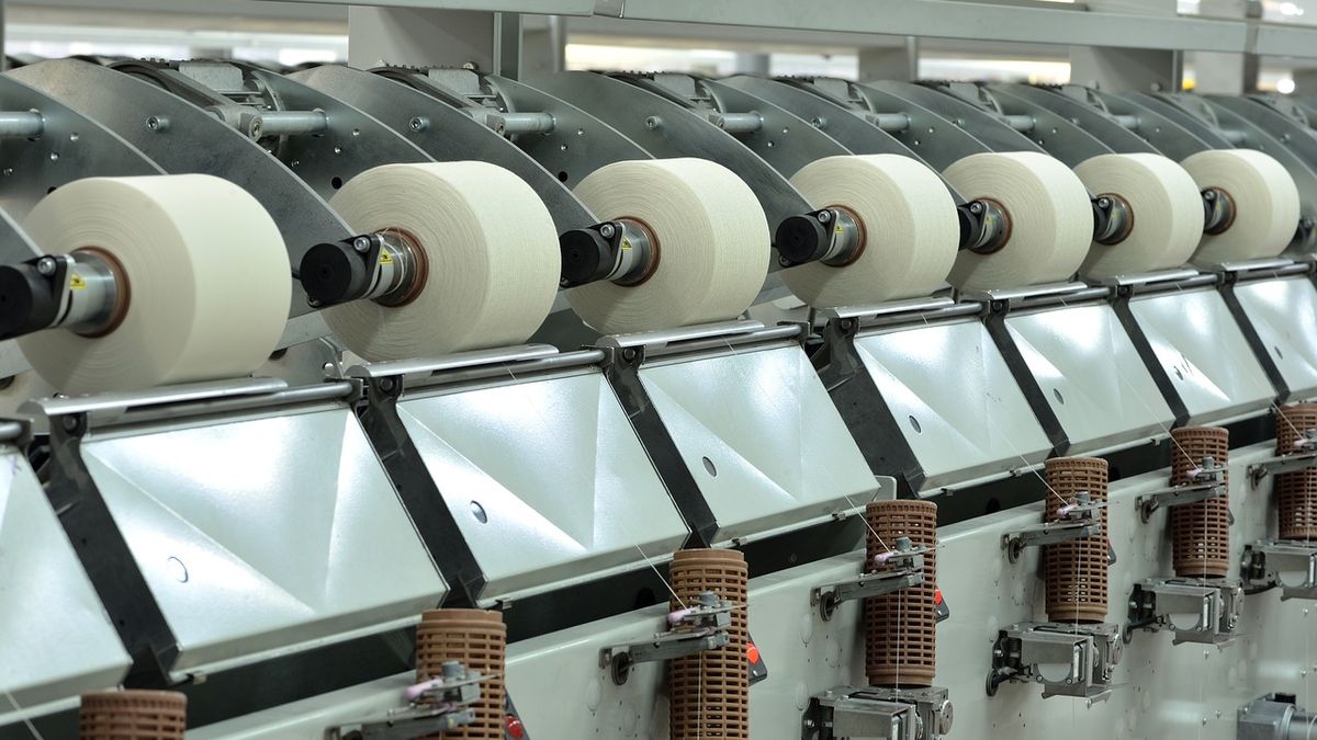 las empresas denuncian que la carga impositiva y la apertura importadora las están asfixiando