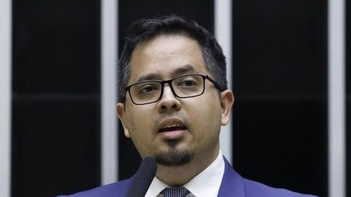 revelan audios de un diputado libertario negociando desvío de fondos