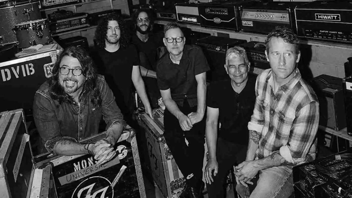 Foo Fighters lanzó su nuevo sencillo Asking For A Friend y anunció una nueva gira