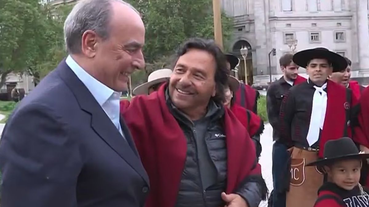 Gustavo Sáenz protestó frente a la Casa Rosada y todo terminó en una reunión con Guillermo Francos y Santiago Caputo