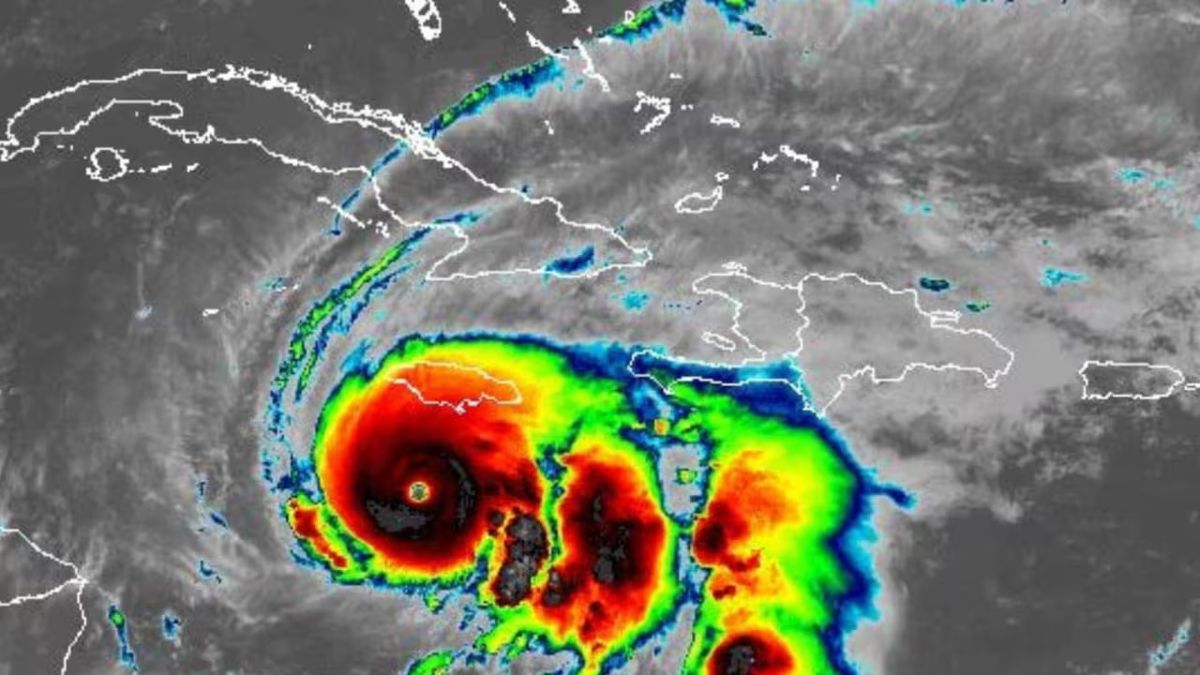 tocó tierra en Cuba con vientos de 200 km/h