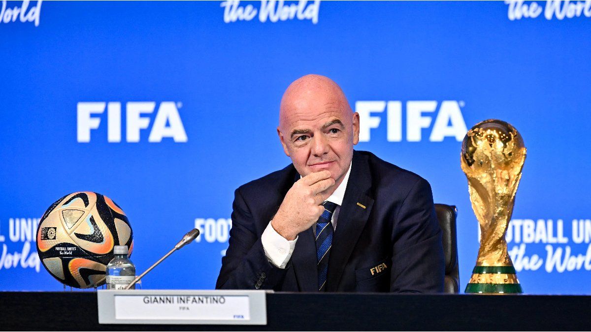 Gianni Infantino prometió llevar un Mundial a Bolivia