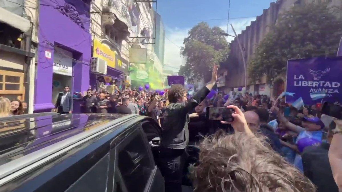 Javier Milei pisa territorio adverso y activa caminatas en Santiago del Estero y Tucumán