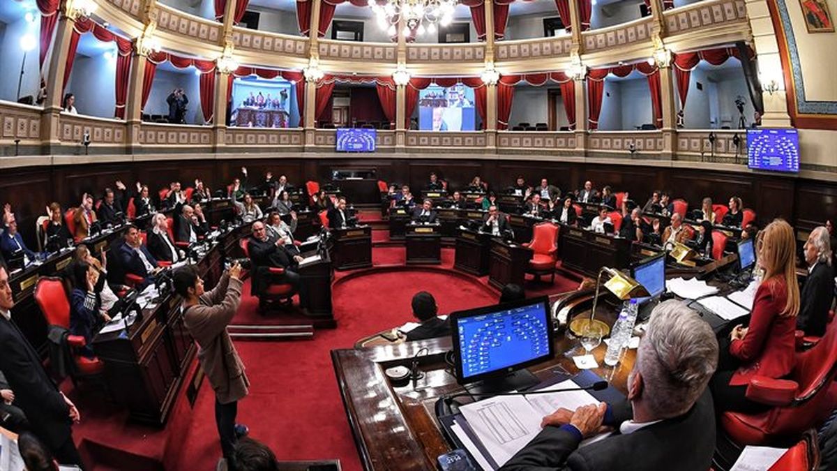 Axel Kicillof busca aprobar el endeudamiento en el Senado bonaerense, pero el oficialismo llega dividido y sin los votos
