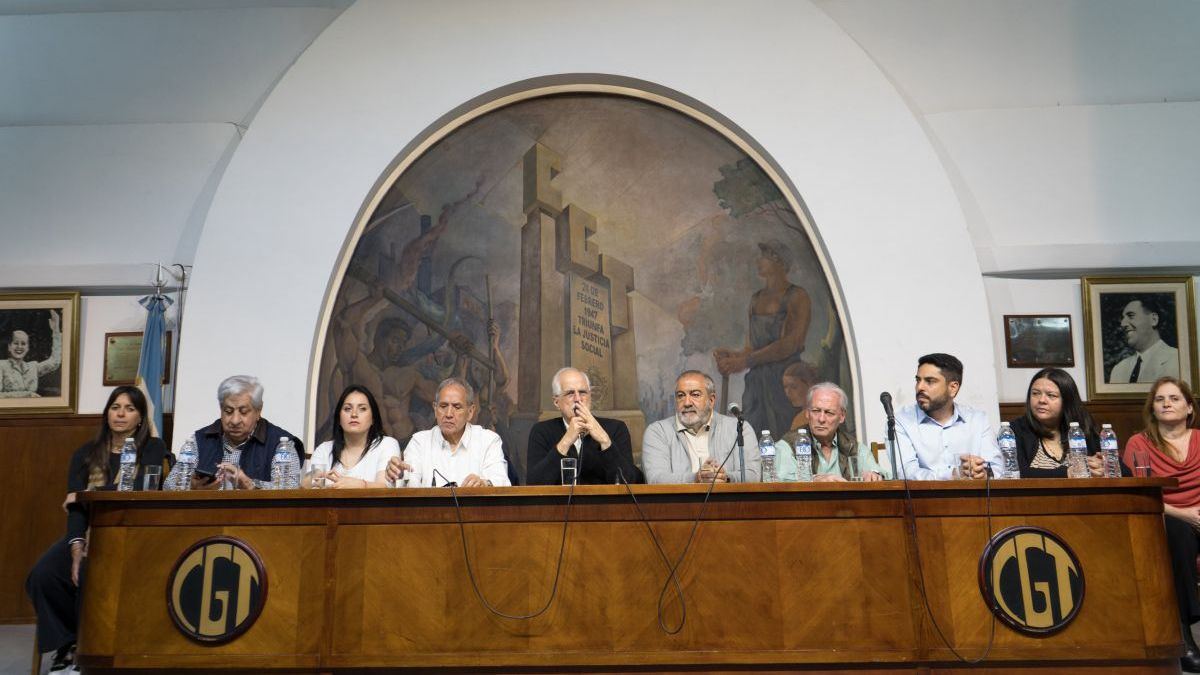 La CGT recibió a Jorge Taiana y cuestionó la reforma laboral de Javier Milei