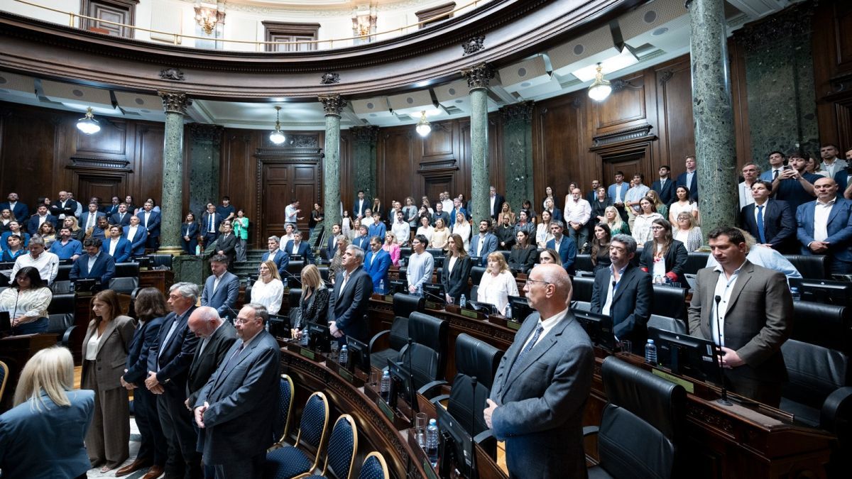 La Legislatura porteña homenajeó a Gustavo Mola y le tomó juramento a Claudio Cingolani