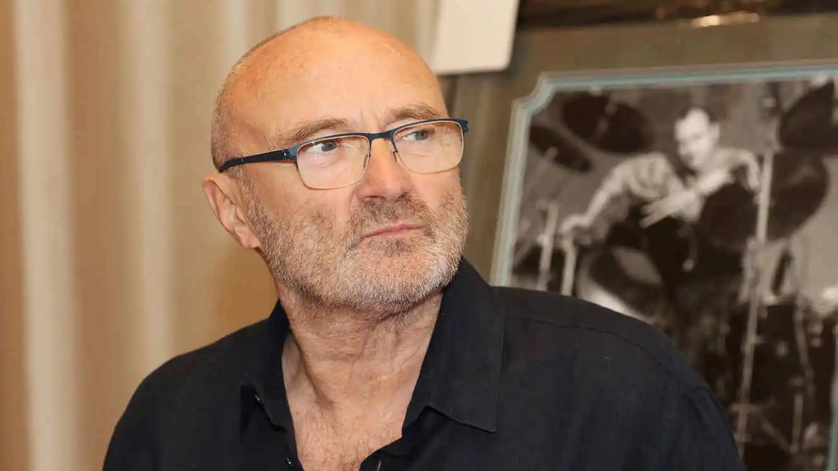 De cuánto es la fortuna de Phil Collins en 2025, el legendario cantante y baterista