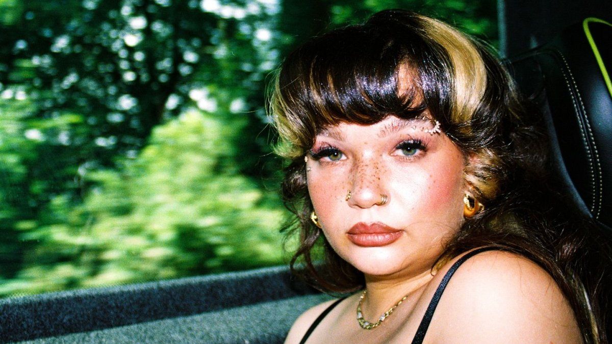 Lola Young se bajó del Lollapalooza Argentina y canceló todas sus presentaciones programadas