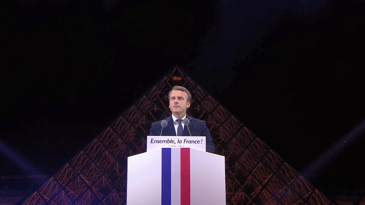Emmanuel Macron calificó el robo en el Louvre como un atentado contra el patrimonio francés