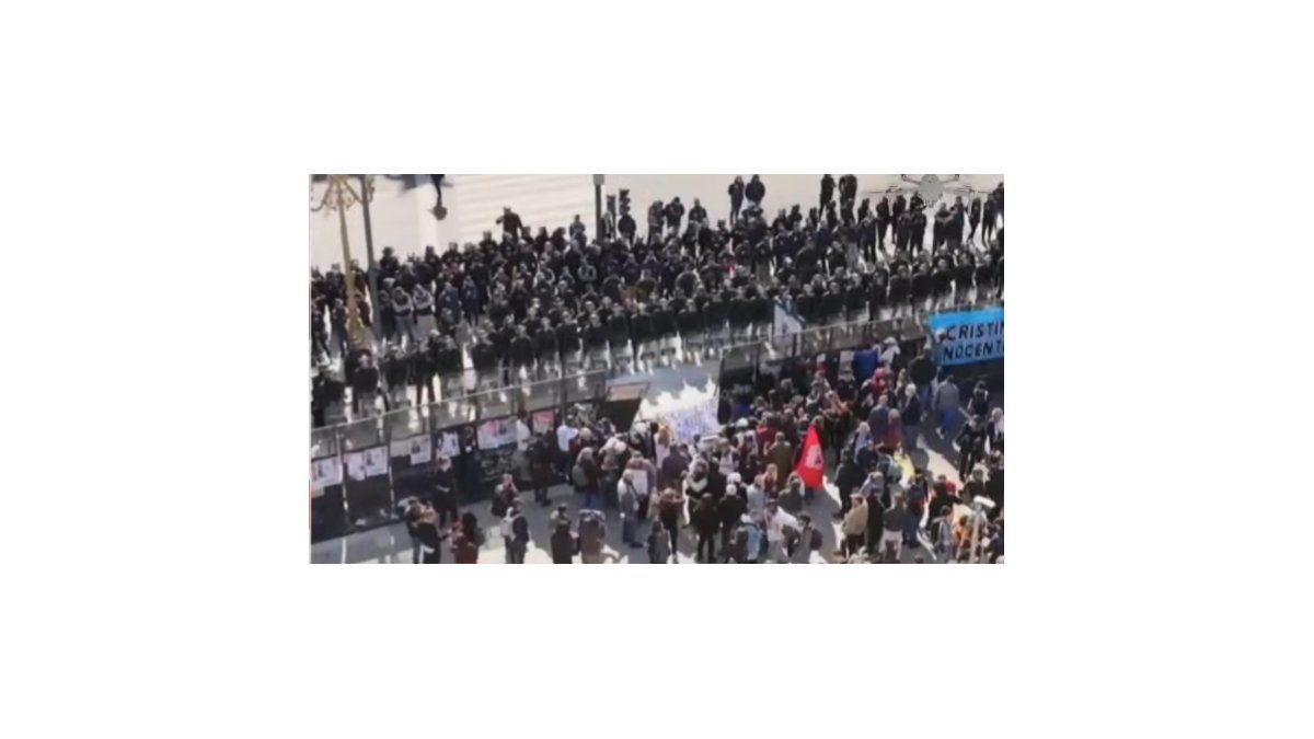 manifestantes tiraron vallas del megaoperativo policial