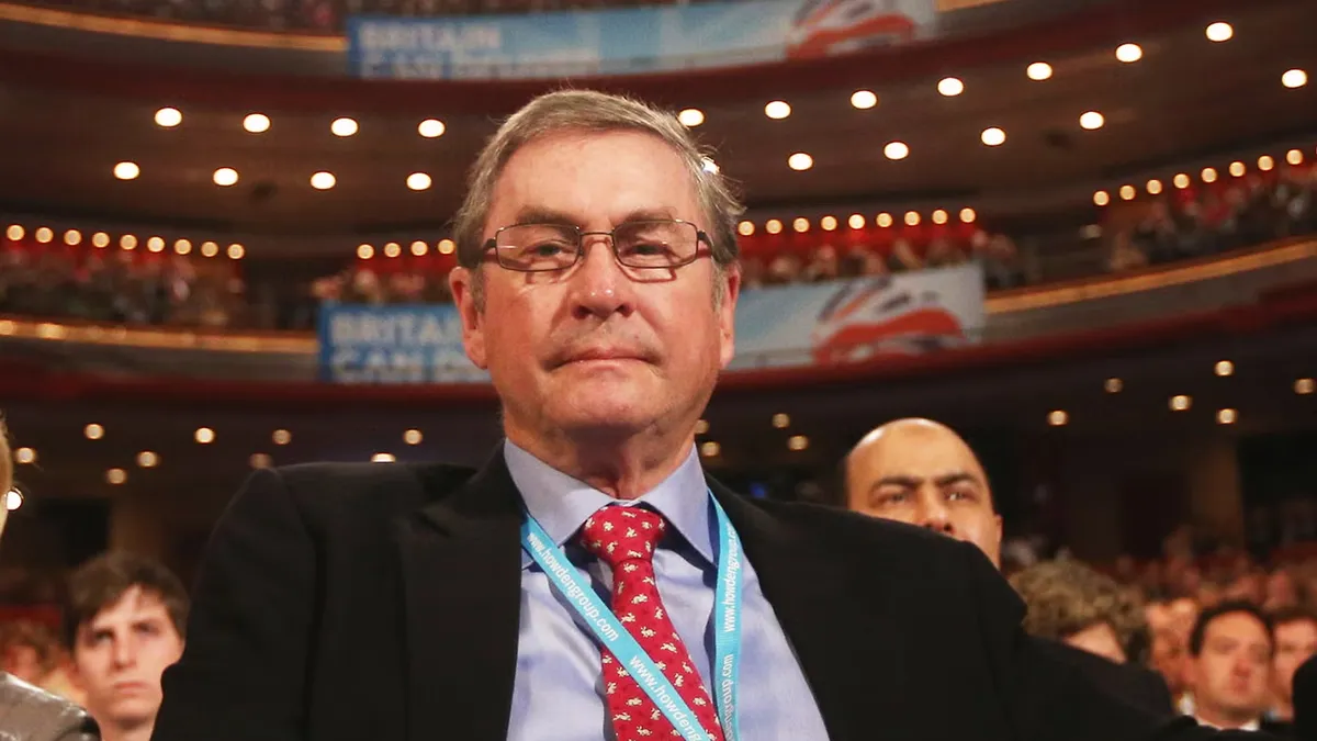 Consiguió una fortuna de miles de millones al comprar empresas al borde de la quiebra: quién es Michael Ashcroft