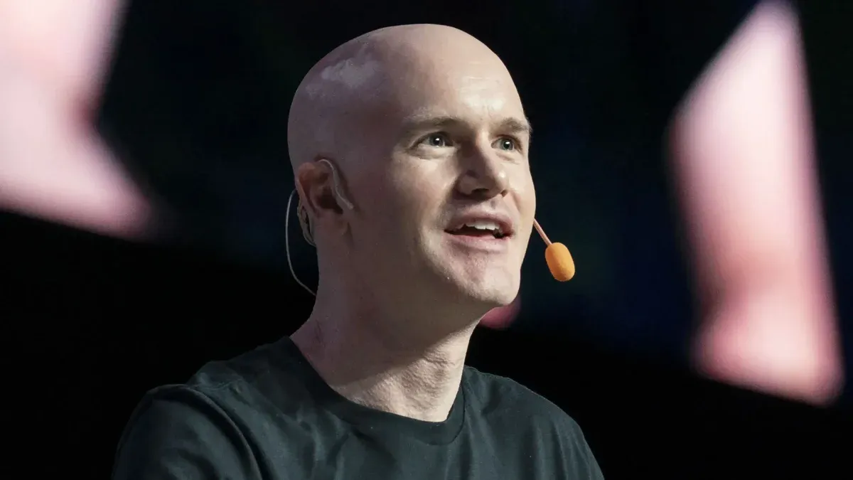 Quién es Brian Armstrong y cómo se convirtió en una de las personas con más millones en criptomonedas