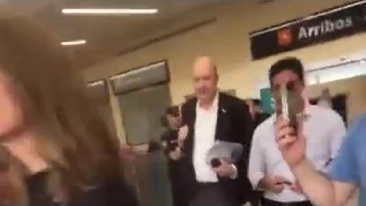 Insultos y repudio a Federico Sturzenegger en su llegada a La Pampa