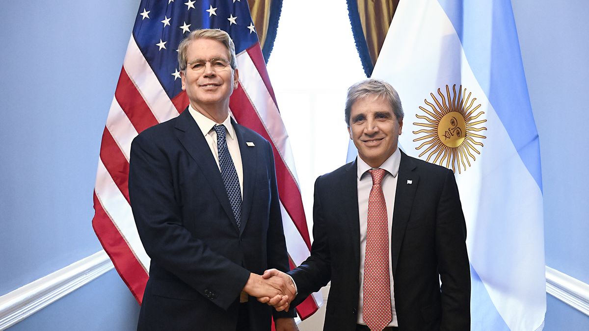 Scott Bessent anunció que el Tesoro de EEUU vendió dólares en el mercado y confirmó el swap por u$s20.000 millones