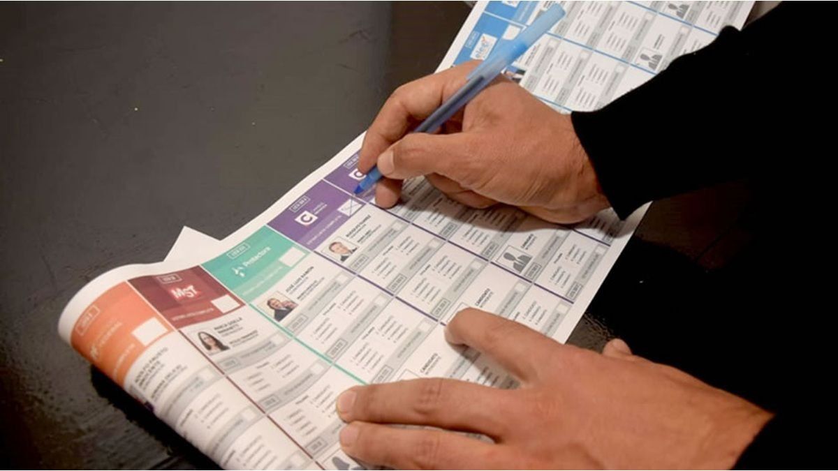 Piden a la justicia que rechace la reimpresión de boletas y el ascenso de Diego Santilli como primer candidato de LLA