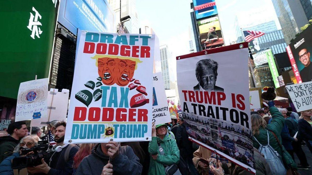 en el decimoséptimo día del cierre de su gobierno, Donald Trump vuelve a afrontar una jornada de movilizaciones en su contra