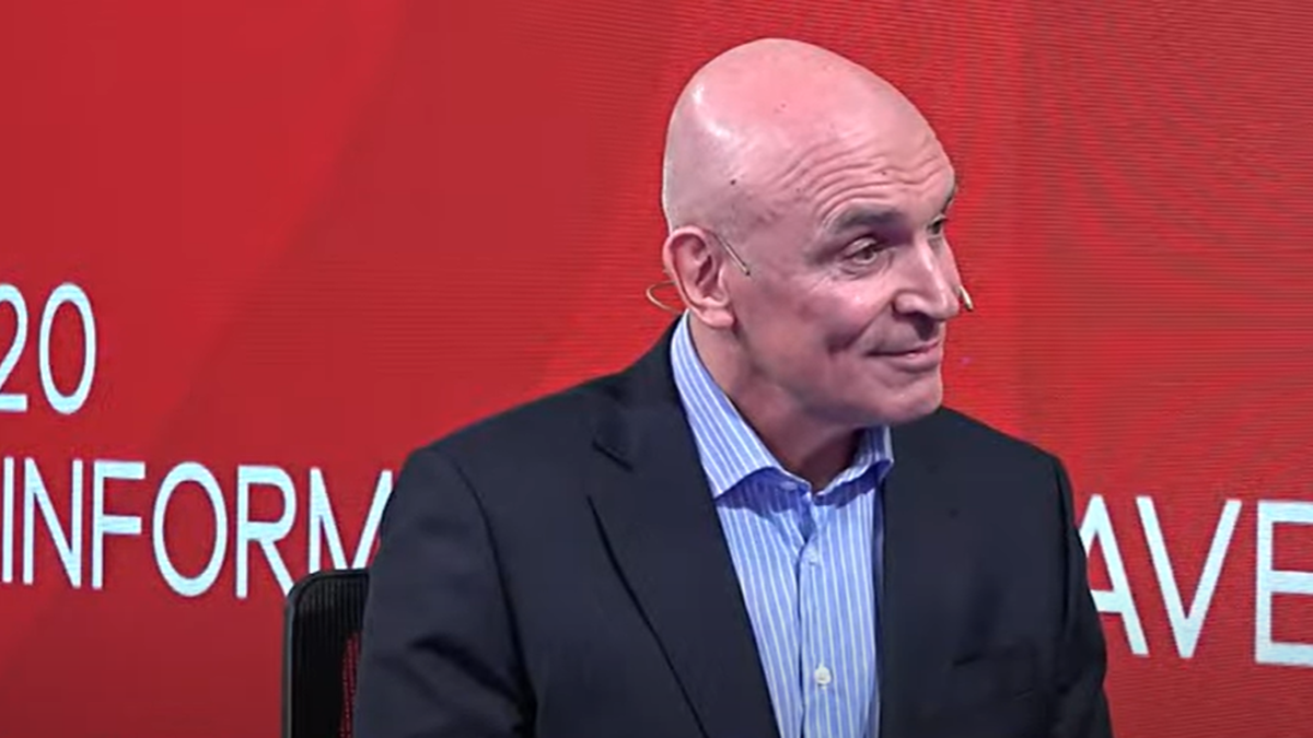 Un candidato no maneja plata de campaña