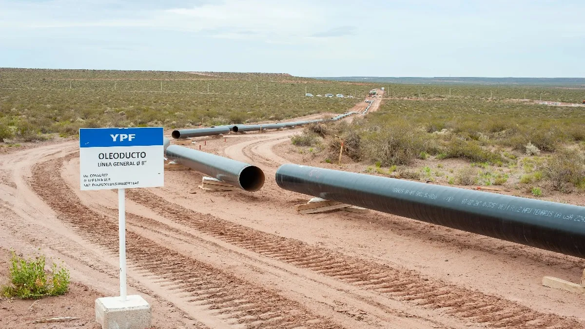 YPF: el Gobierno prorrogó por diez años las concesiones de transporte de hidrocarburos