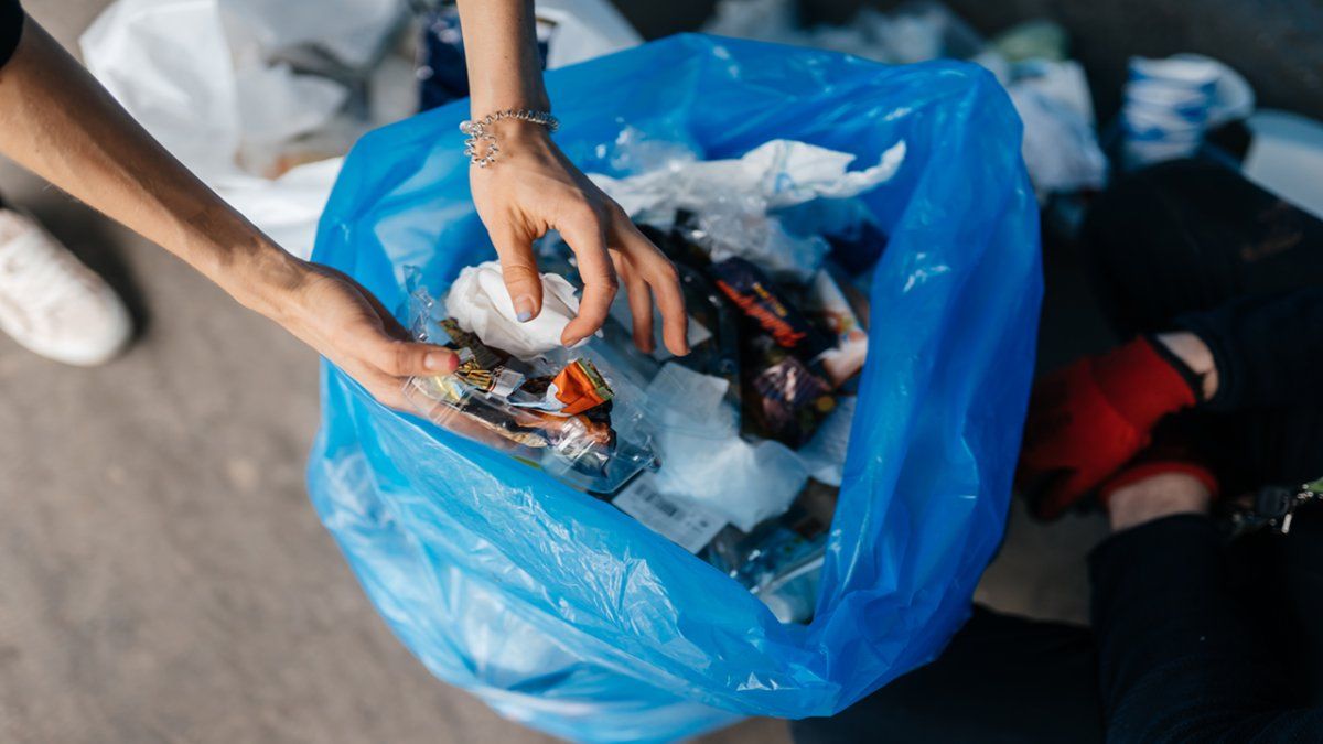 el tacho de basura sin olor que se cambia solo