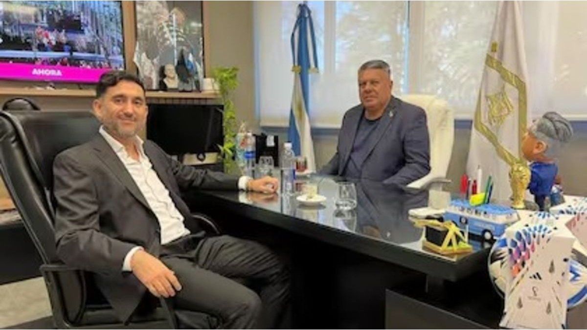 La Justicia allanó las oficinas de un financista cercano al Chiqui Tapia