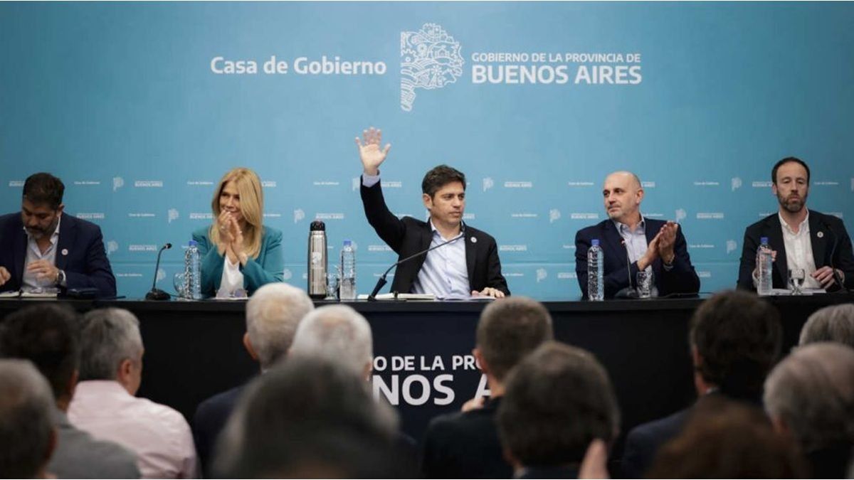 Buenos Aires declaró la emergencia económica y crece la disputa con los municipios por los fondos