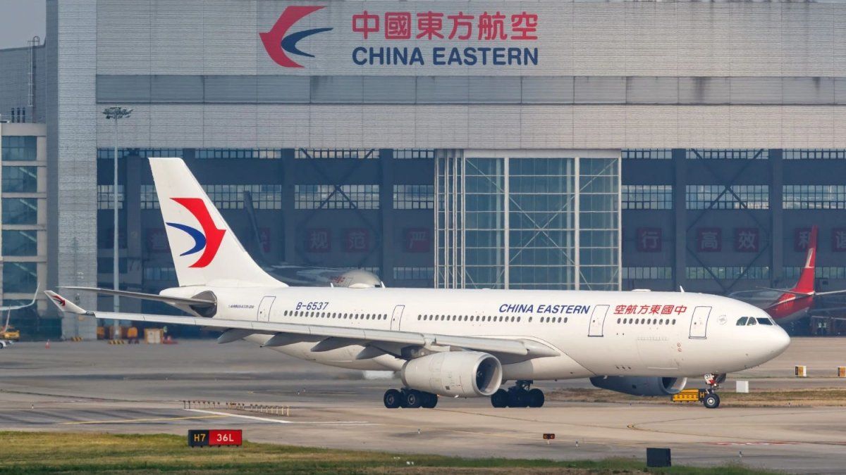 El Gobierno autorizó a China Eastern Airlines a operar en el país y hará el vuelo comercial más largo del mundo