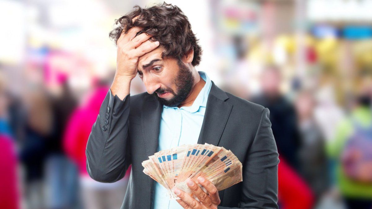 Se convirtió en millonario de la noche a la mañana y perdió todo por los excesos, pero recuperó la felicidad