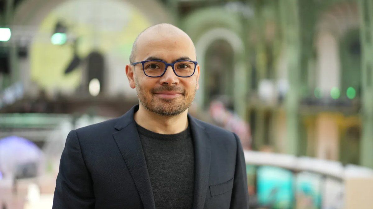 Fue campeón de ajedrez a los 13, revolucionó la Inteligencia Artificial y ganó un Premio Nobel: quién es Demis Hassabis