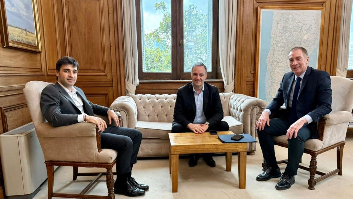 Diego Santilli y Manuel Adorni recibieron a gobernadores dialoguistas en busca de respaldo a reformas y al Presupuesto 2026