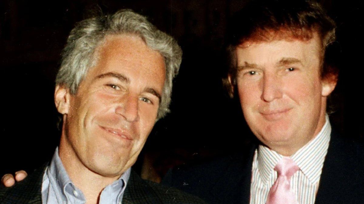 Donald Trump pasó horas con una de las víctimas de Jeffrey Epstein, según un mail