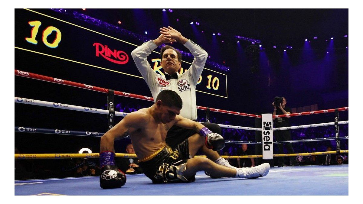 el Puma Martínez cayó en la unificación supermosca