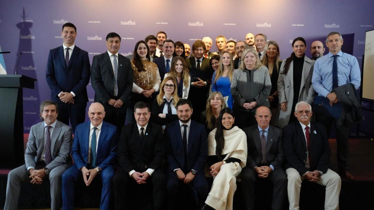 Javier Milei explicó a sus tropas en el Congreso la estrategia para avanzar en las reformas