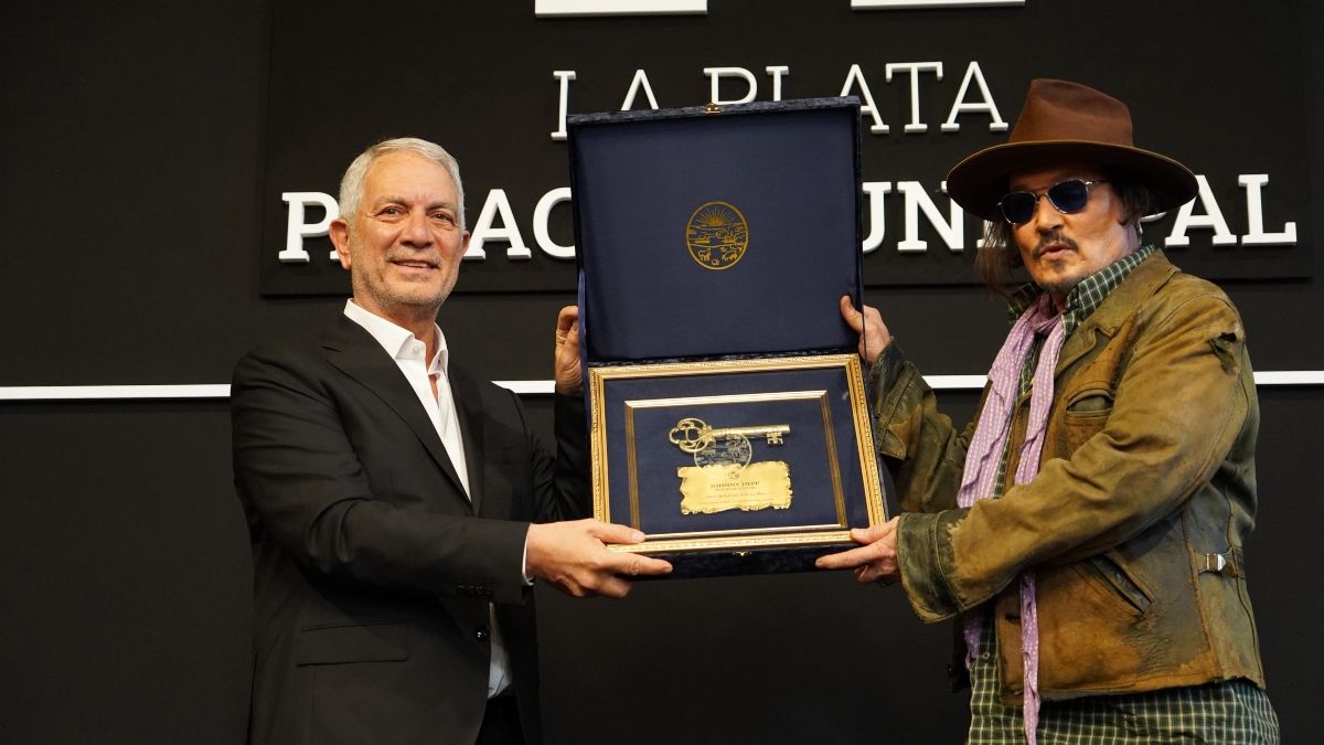 Johnny Depp fue declarado visitante ilustre en La Plata ante una multitud que lo recibió
