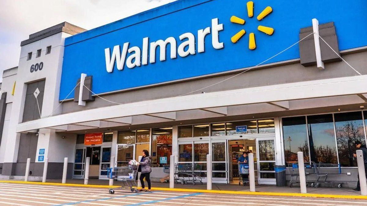las acciones de Walmart caen tras la renuncia de su poderoso CEO