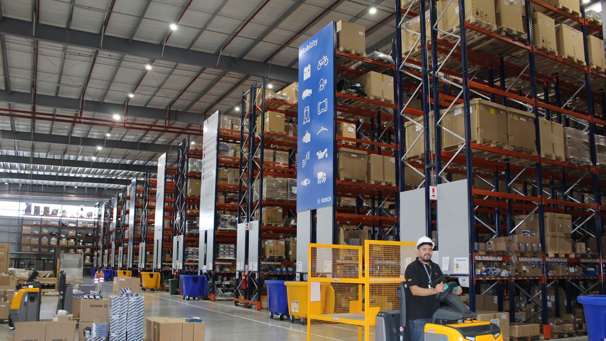 las empresas proyectan más inversiones en tecnología para 2026, pero menos para sumar personal