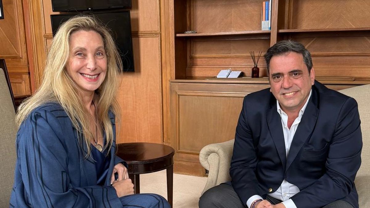 empoderado por Karina Milei, Lisandro Catalán se mide el traje de candidato a gobernador