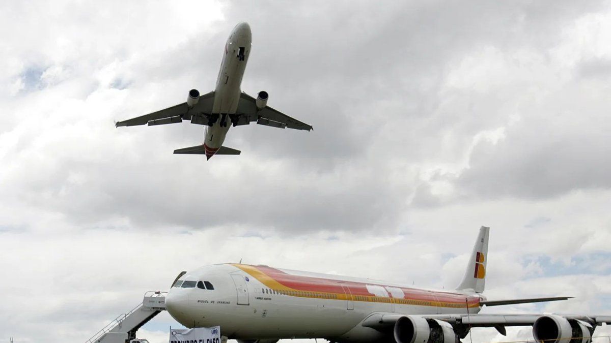 Nicolás Maduro amenazó con revocar el derecho a tráfico a las aerolíneas que no reanuden sus servicios