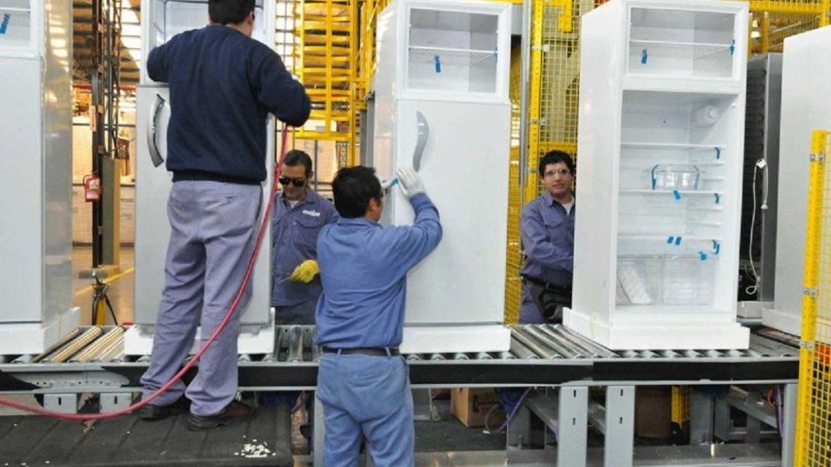 más de 600 empleados afectados por la baja en ventas y el avance de las importaciones