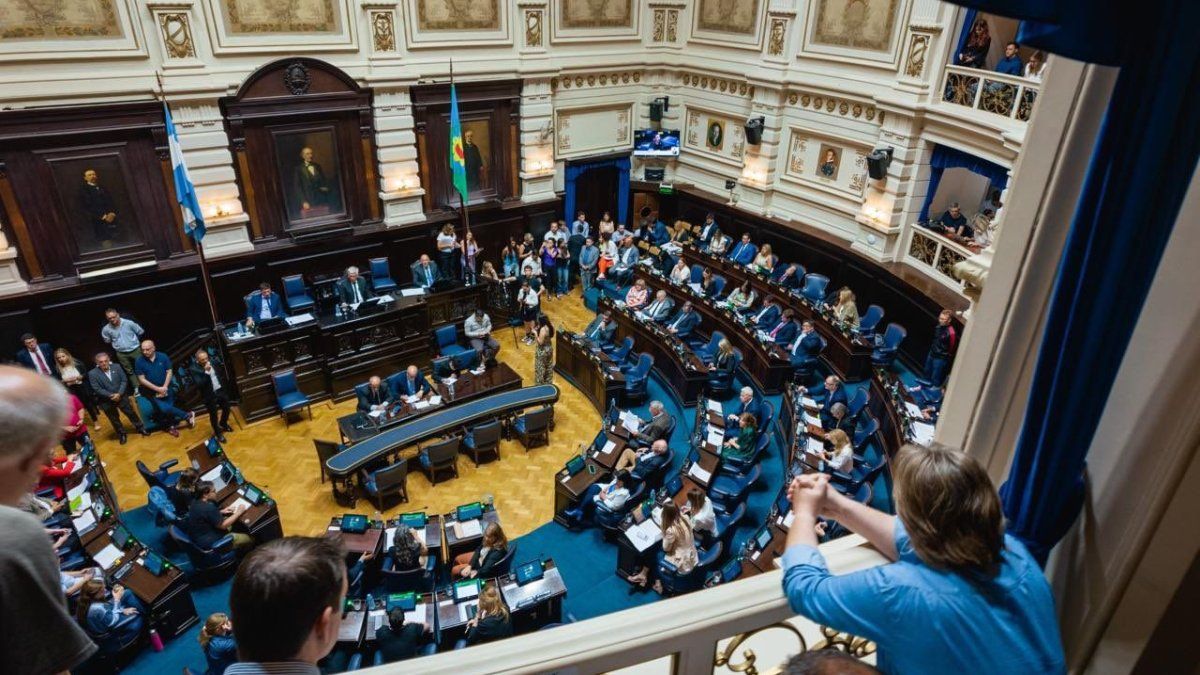 se debate endeudamiento, Presupuesto y ley impositiva