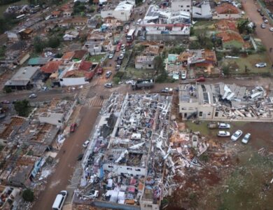 seis muertos, más de 700 heridos y destrucción tras el paso de una tormenta sin precedentes