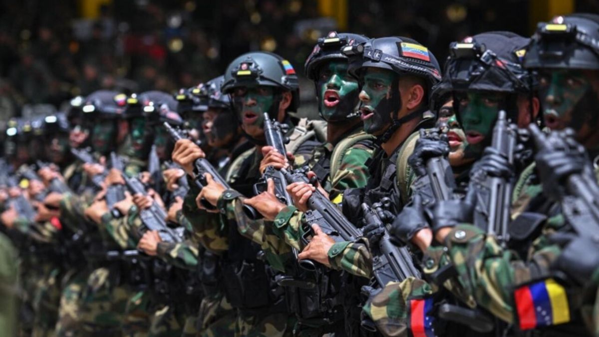 Venezuela elevó su alerta militar tras la llegada de un portaaviones estadounidense al Caribe