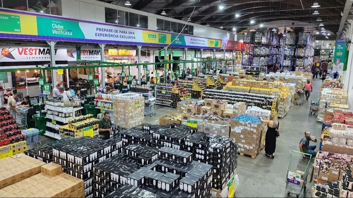 Vestcasa abrió su primer megaoutlet en Liniers con precios que sorprendieron a todos