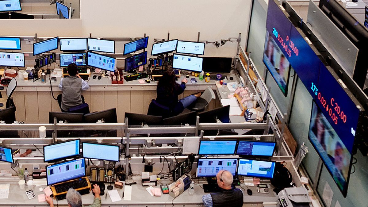 Wall Street sube en el cierre de un mes marcado por el miedo a una burbuja de la IA y los vaivenes de la Fed