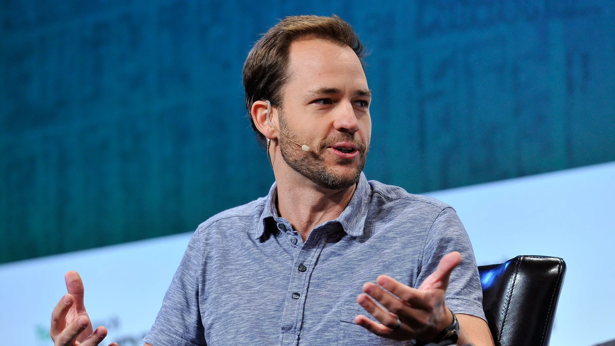 de cuánto es la fortuna de Drew Houston