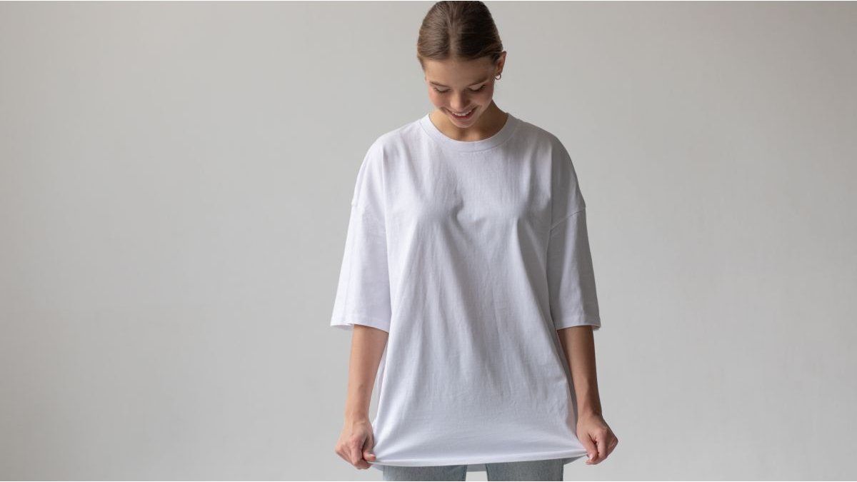 las 3 remeras que serán tendencia este verano 2026 por ser más prácticas y elegantes